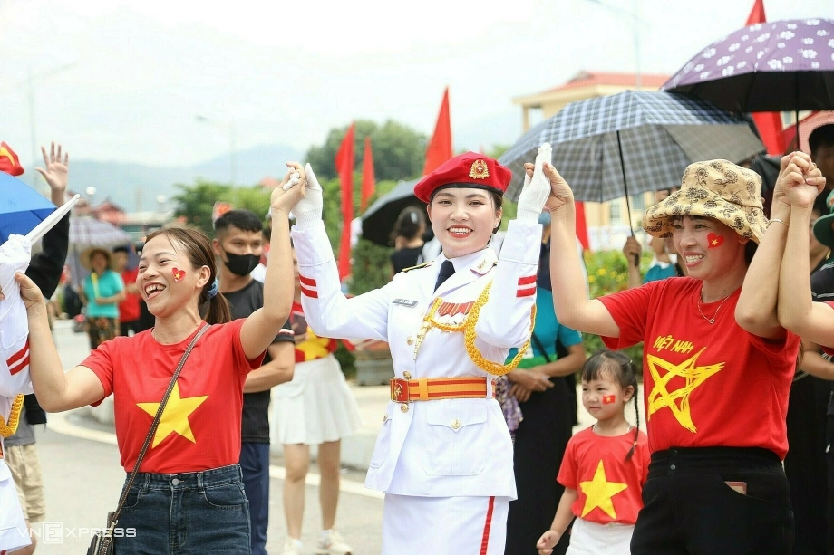 8 Gợi ý outfit phù hợp với lễ diễu binh